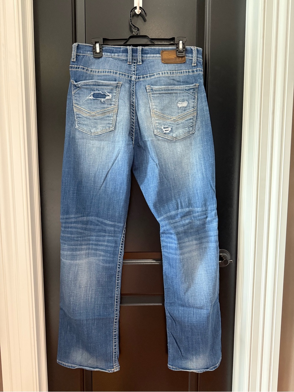 BKE Men’s Tyler Straight Jeans in Light Blue with Faded & Distressed Details